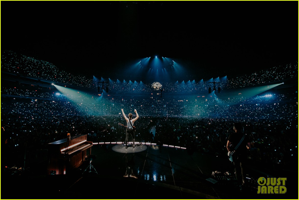 Camila Cabello Makes Surprise Appearance at Shawn Mendes Concert in