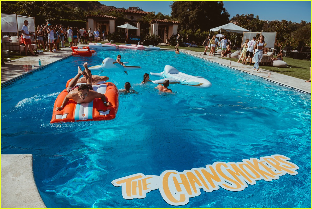 Photo the chainsmokers alex pall drew taggart shirtless pool party 07