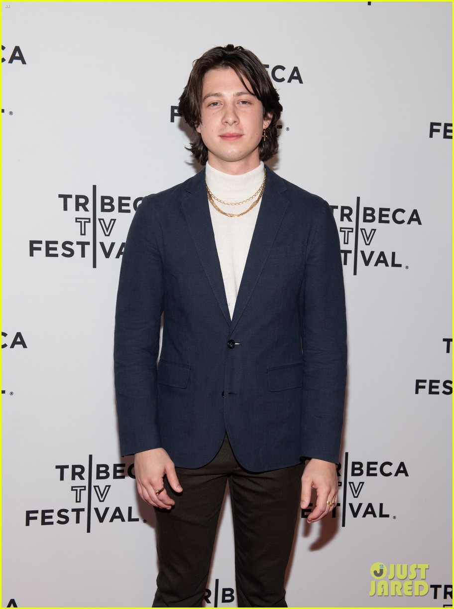 Hailee Steinfeld Announces New Song From &lsquo;Dickinson&rsquo; Out This Week