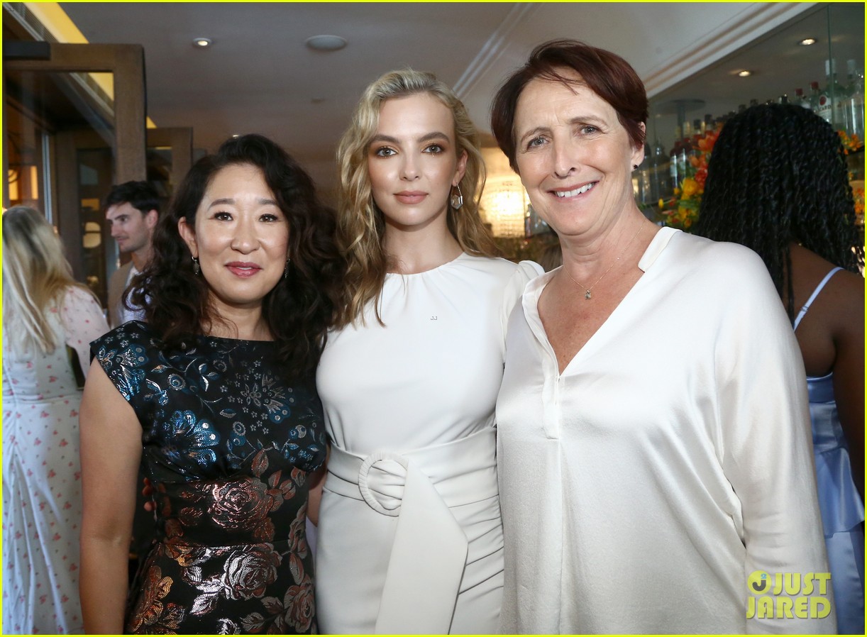 sandra oh jodie comer arrive in style for bafta tea party 044356972