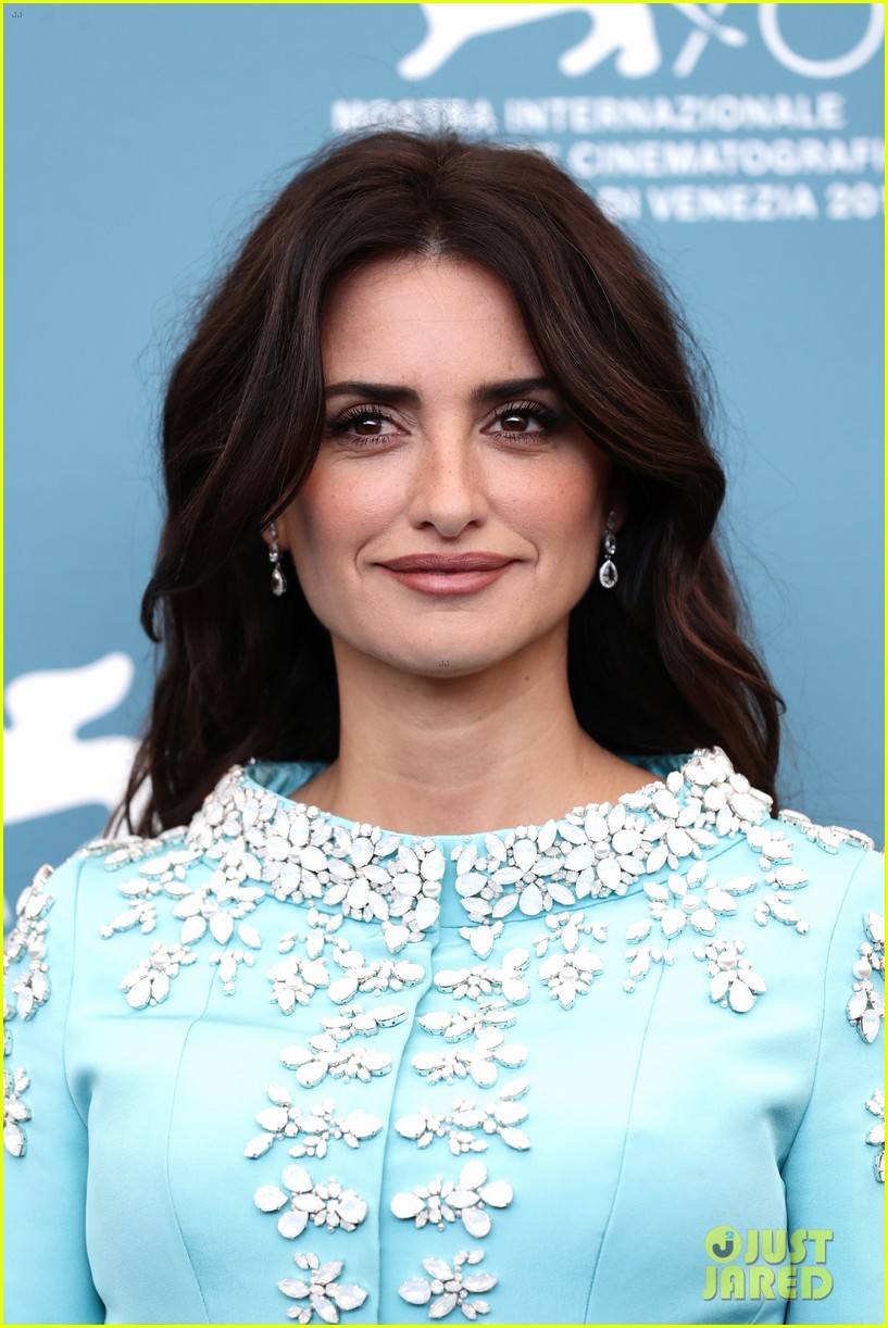 Penelope Cruz Stuns at 'Wasp Network' Photo Call at Venice Film