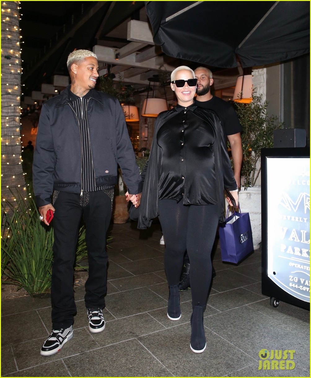 pregnant amber rose boyfriend alexander ae edwards step out for lunch 124359716