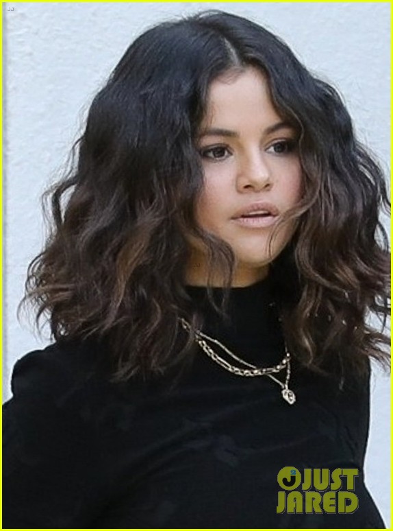 Selena Gomez Shows Off Curly Hair At Friend's House: Photo 4351746 | Selena  Gomez Pictures | Just Jared