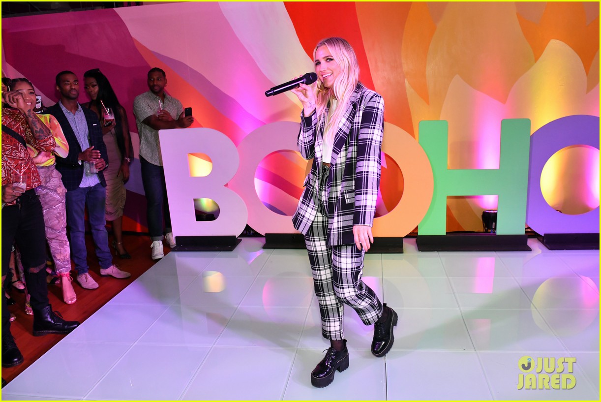 ashlee simpson evan ross help close out nyfw at boohoo party 044351621