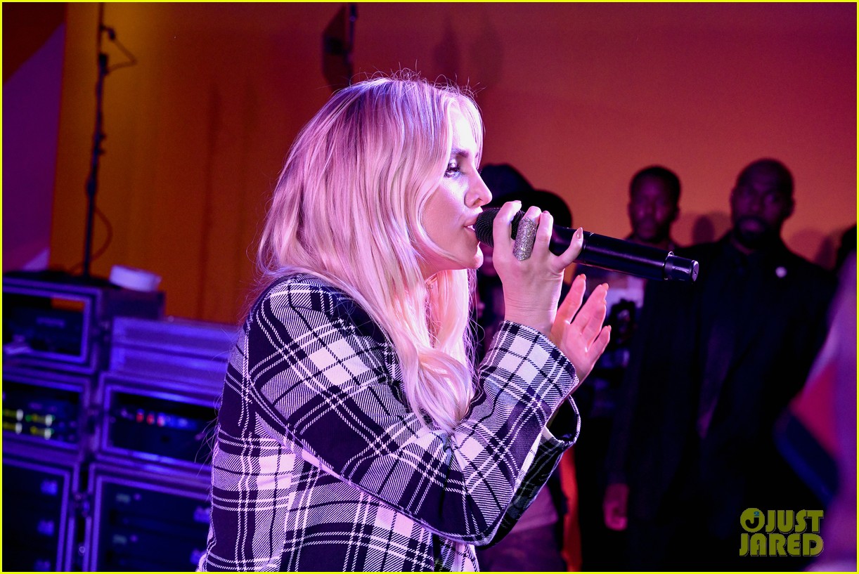 ashlee simpson evan ross help close out nyfw at boohoo party 204351637