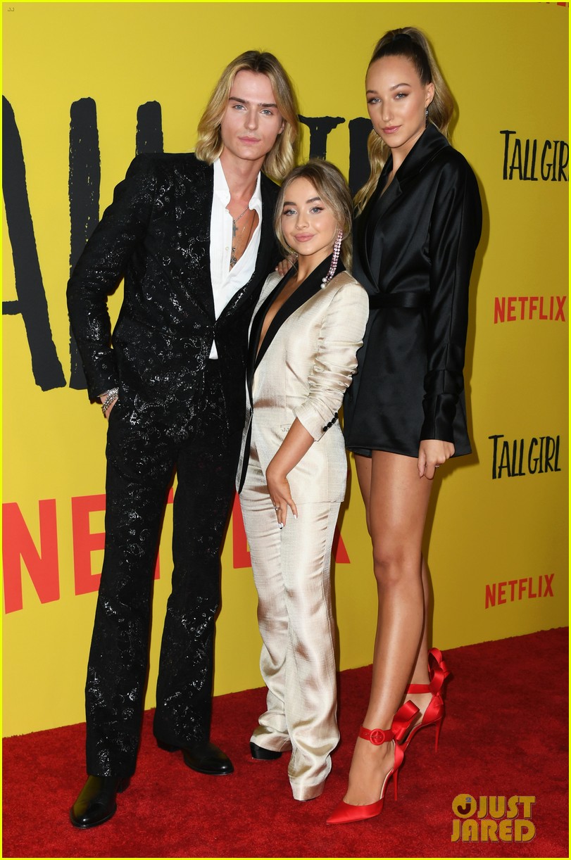 Photo ava michelle sabrina carpenter tall girl premiere 21 Photo