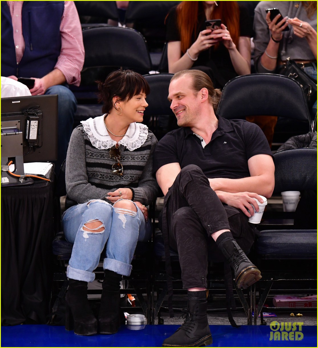Photo david harbour lily allen share a kiss courtside knicks game 04
