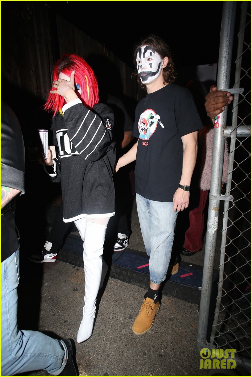 Halsey & Evan Peters Hold Hands at Her Halloween Party! Photo 4376862