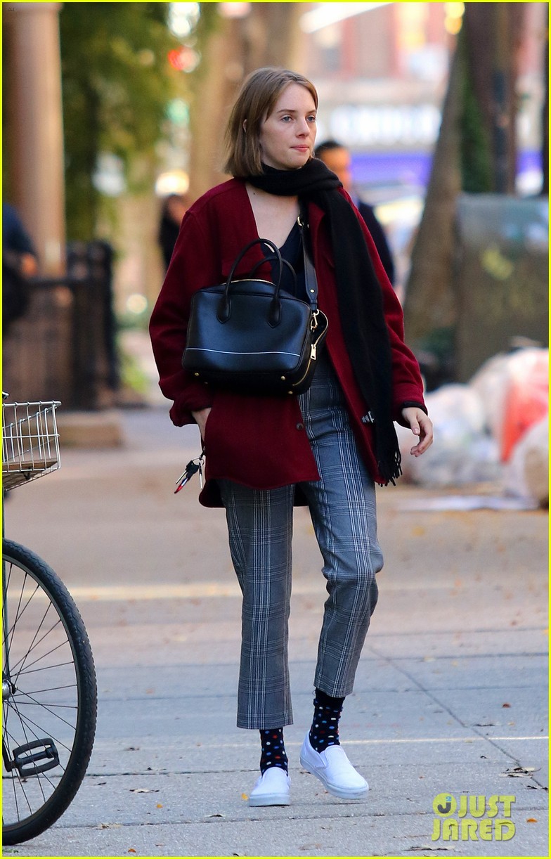 Rising Stars Maya Hawke & Charlie Plummer Hang Out in NYC!: Photo