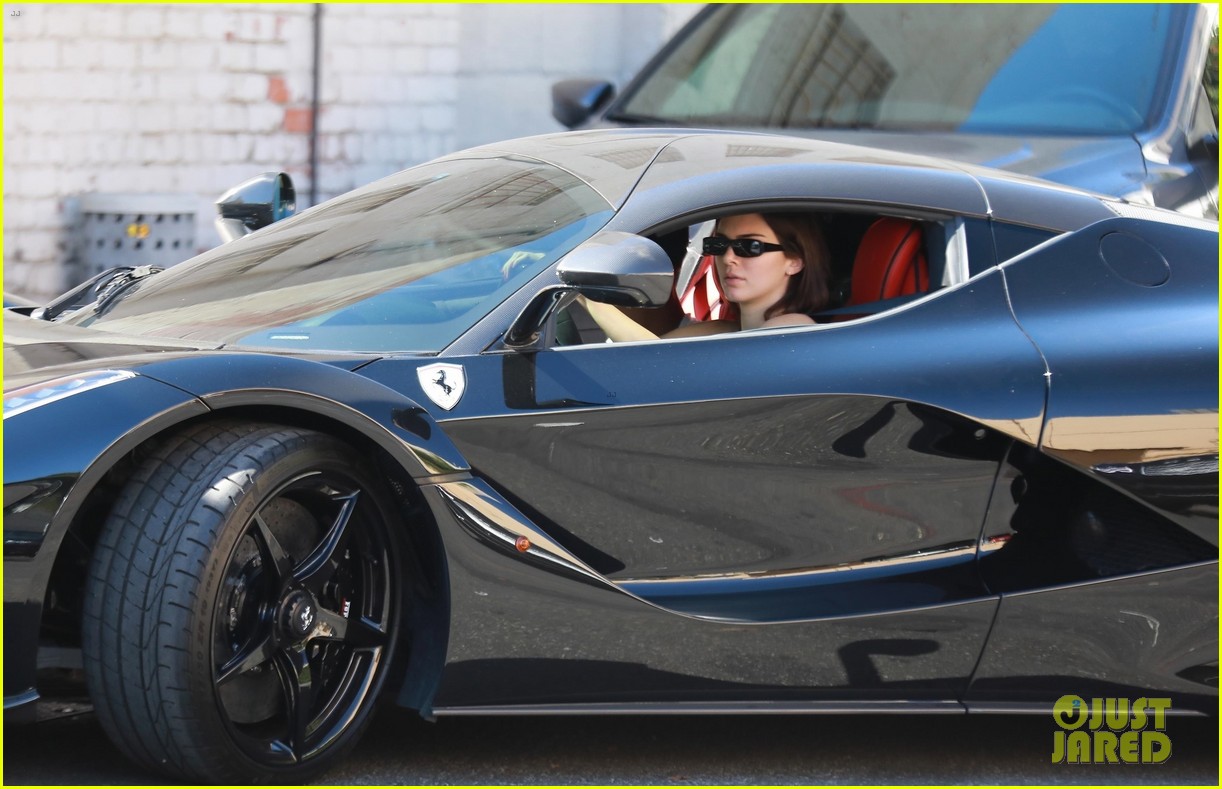 Kendall Jenner Heads Out for Lunch in Her Black Ferrari : Photo 4367465