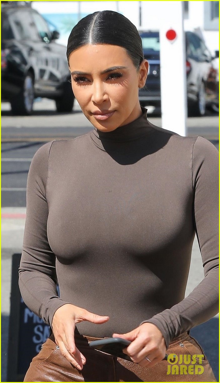 Photo: kim khloe kardashian meet up for lunch in malibu 04 | Photo