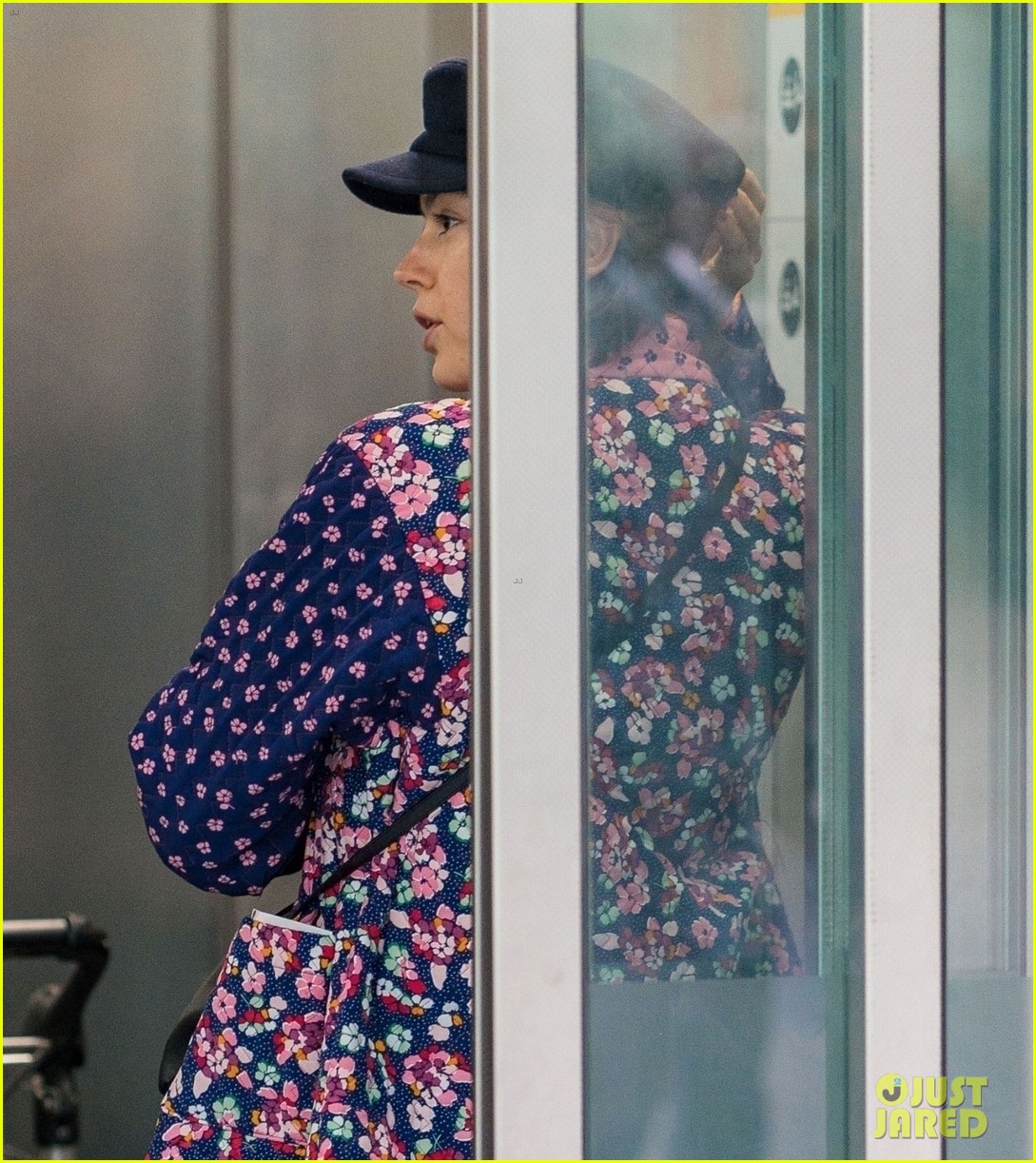 Daisy Ridley Keeps a Low Profile While Arriving in London: Photo ...