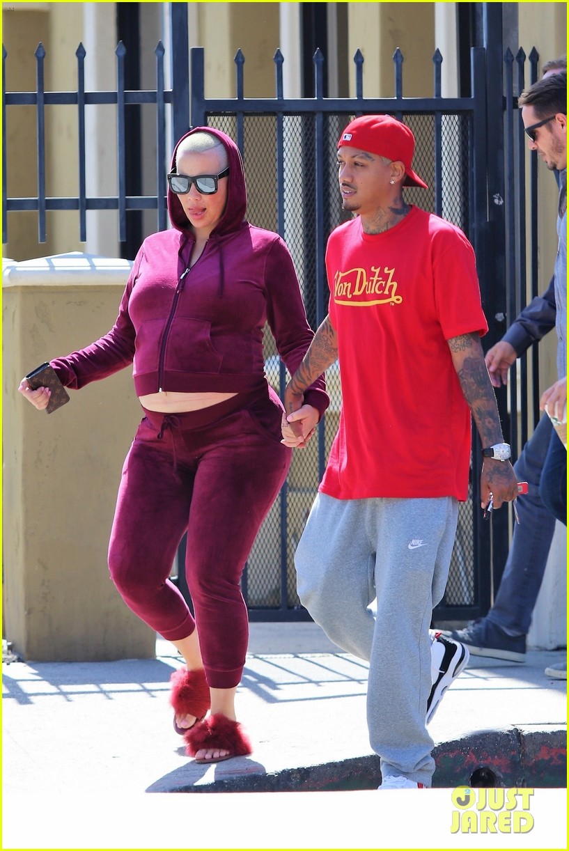 amber rose bares growing baby bump day out with ae 014363989