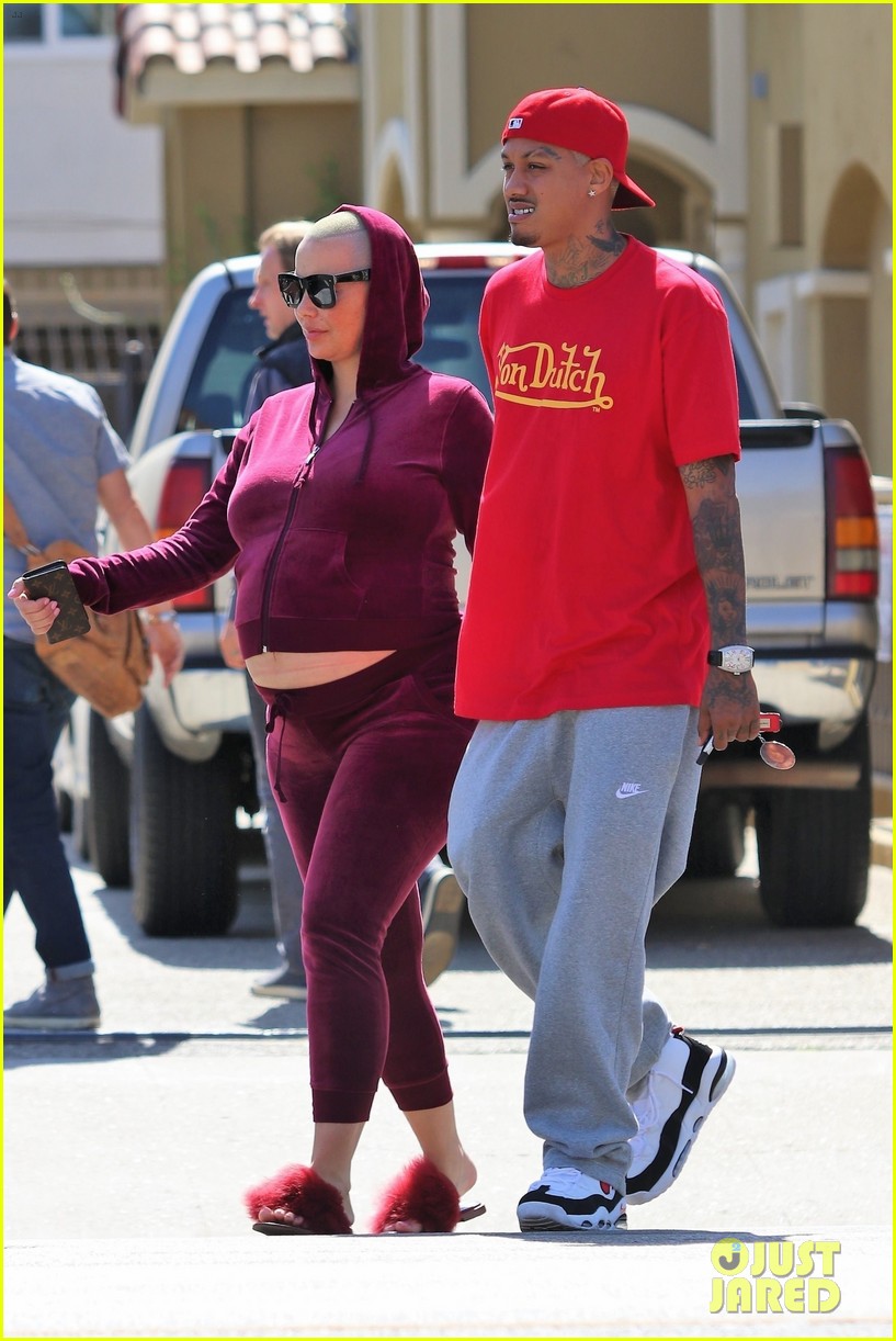 amber rose bares growing baby bump day out with ae 034363991