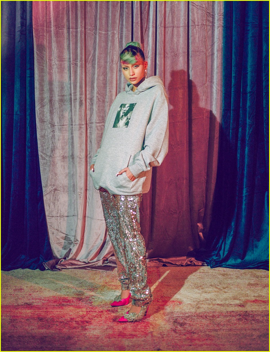 Beyonce Reveals Her &rsquo;90s-Inspired Holiday Merch Collection: Photo