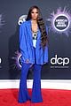 ciara goes bold in blue for amas 05