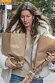 gisele bundchen steps out to pick up some flowers in nyc 04