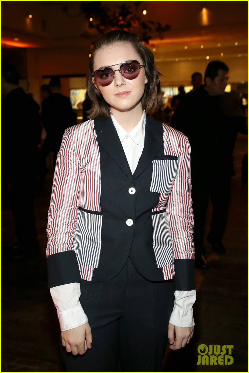 Photo joey king elsie fisher alaska stars more hulu holiday party 03