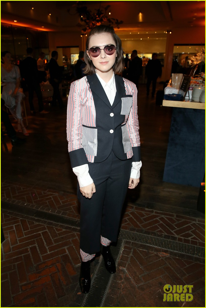 Photo joey king elsie fisher alaska stars more hulu holiday party 06