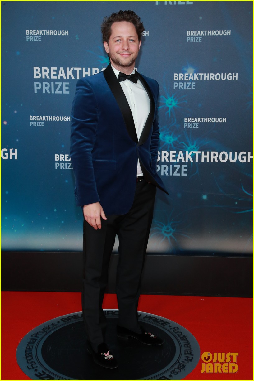 Photo: karlie kloss adriana lima go glam for breakthrough prize 22