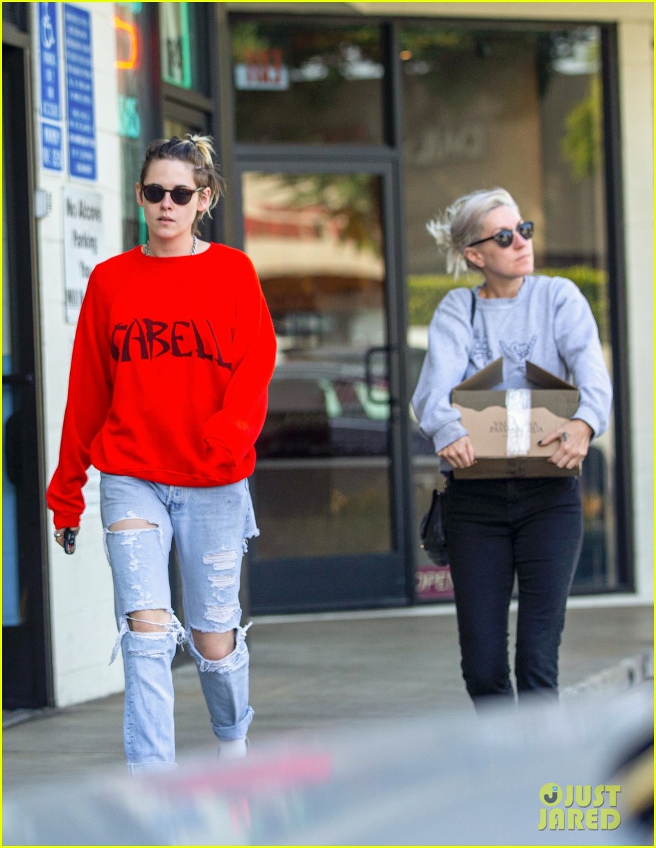 Photo: kristen stewart girlfriend dylan meyer couple up run errands 17