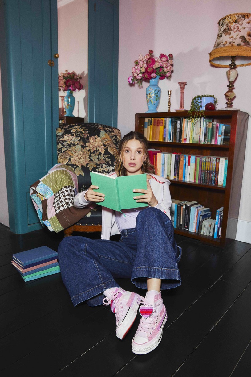 triatlón Máxima comer Millie Bobby Brown Launches Three New Styles For Her New Converse  Collection: Photo 4387527 | Fashion, Millie Bobby Brown Photos | Just  Jared: Entertainment News