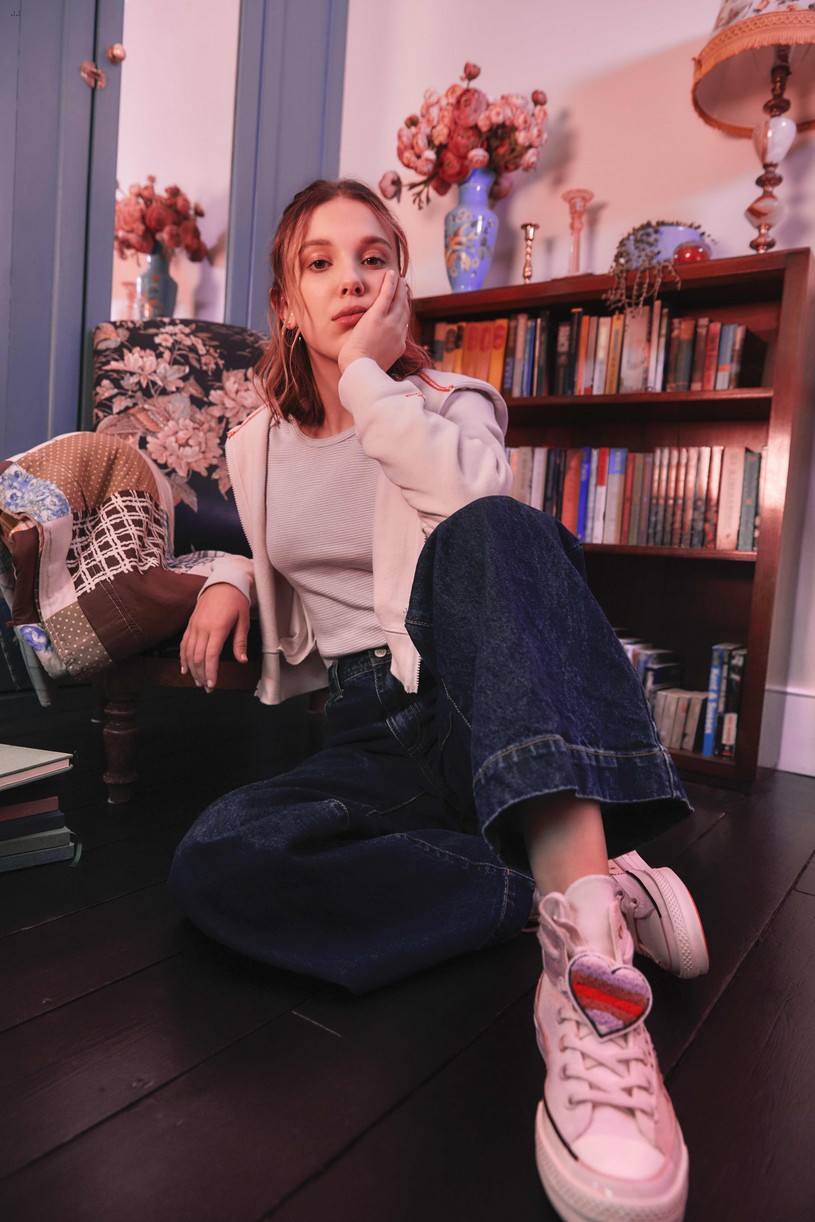 Redada inoxidable Venta anticipada Millie Bobby Brown Launches Three New Styles For Her New Converse  Collection: Photo 4387538 | Fashion, Millie Bobby Brown Photos | Just  Jared: Entertainment News