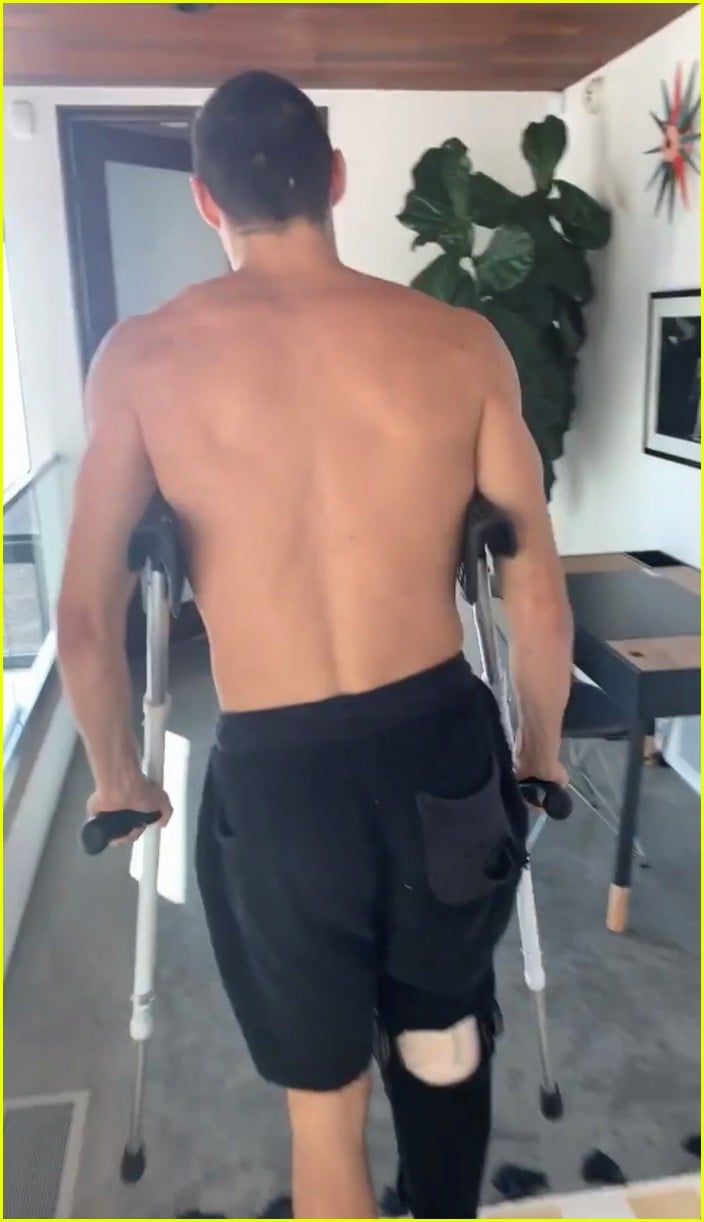 Noah Centineo Shows How He Showers After Undergoing Knee Replacement