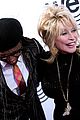 dolly parton jean paul gaultier get honored by we are family foundation 02