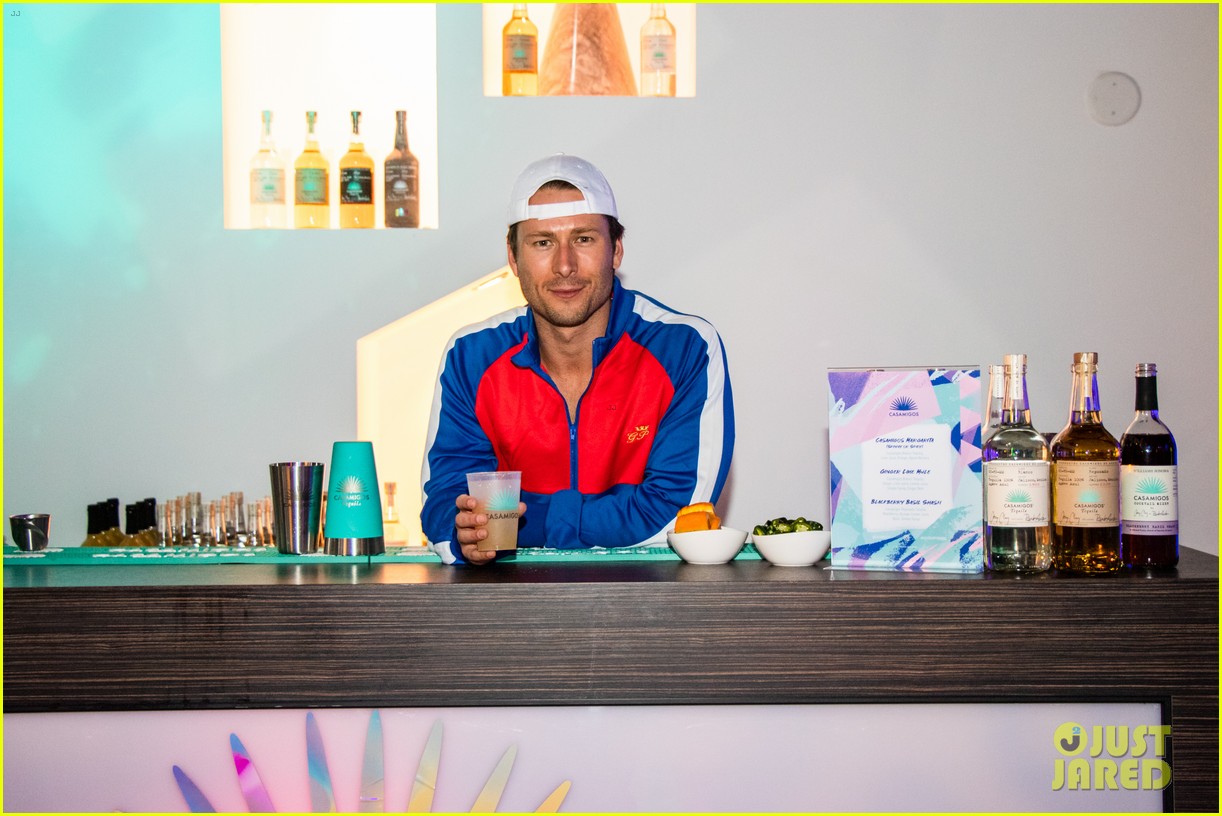 Glen Powell’s Friends All Wore Tracksuits to His Birthday Party!: Photo