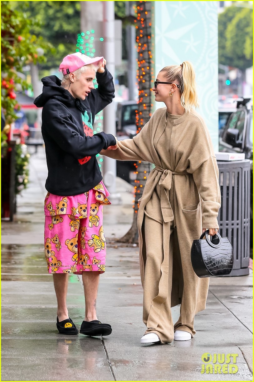 Photo: justin bieber bear outfit hailey bieber coffee run 03 | Photo