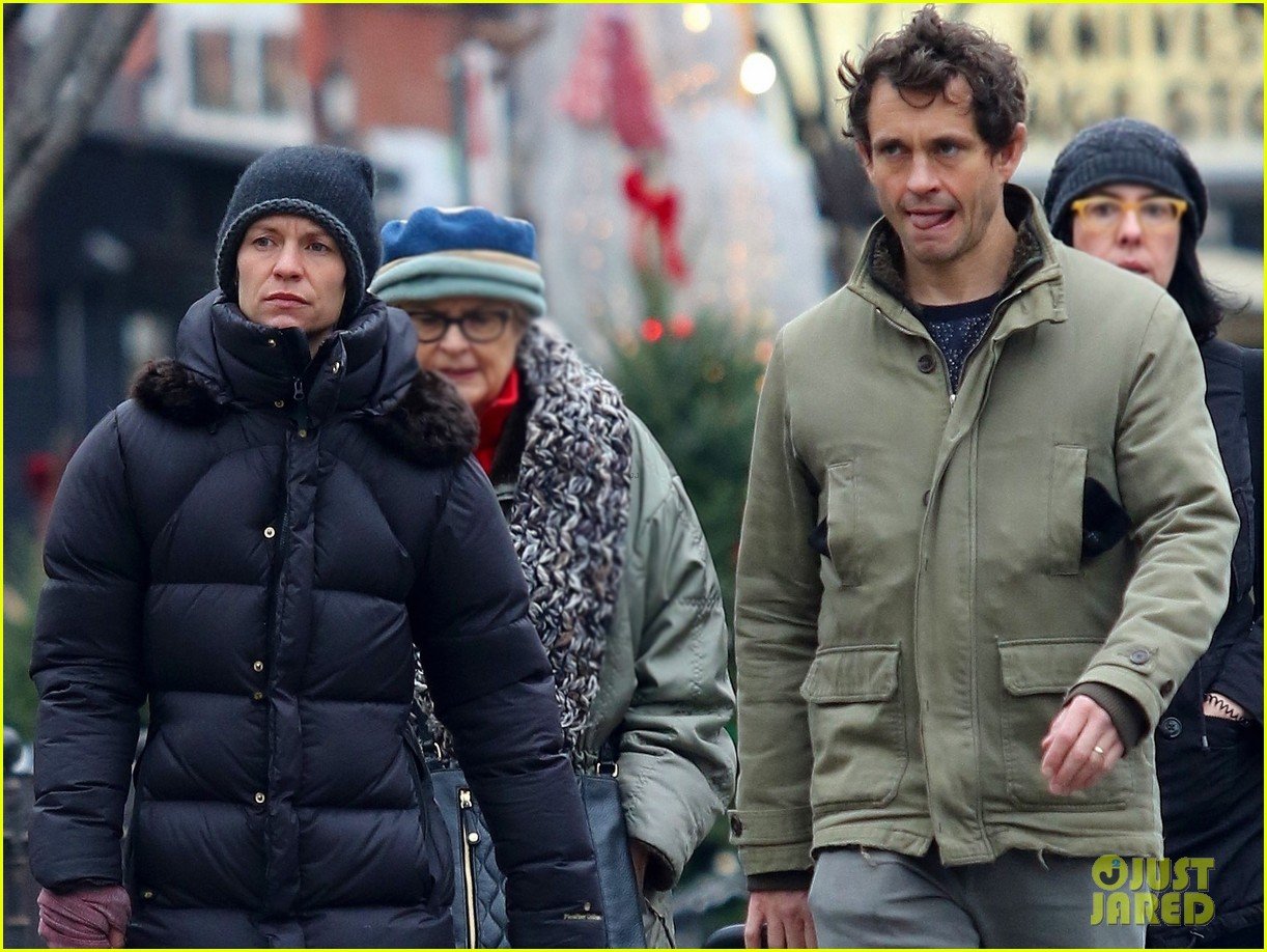 Claire Danes & Hugh Dancy Bundle Up to Get Some Holiday Shopping Done