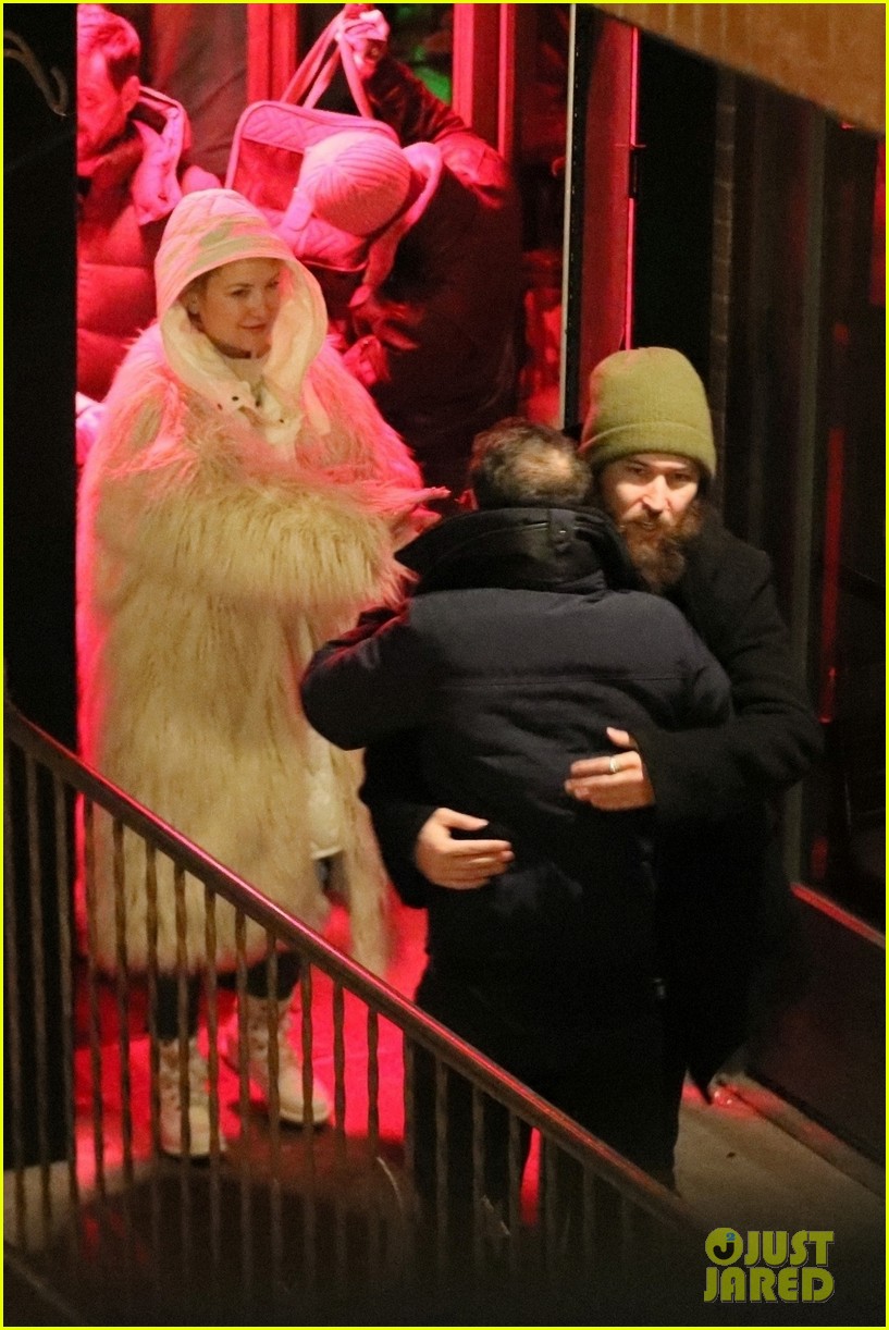 Kate Hudson Makes Out with Danny Fujikawa in Aspen: Photo 4407010