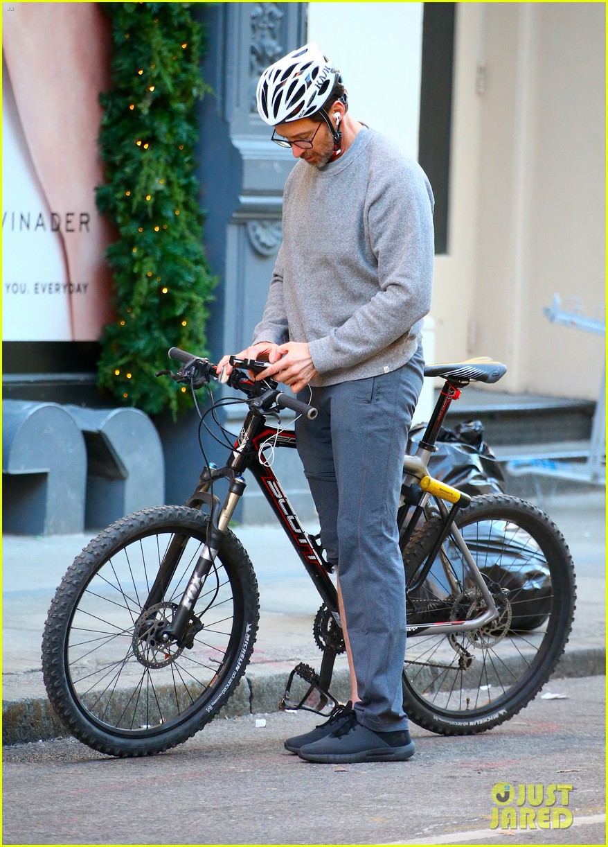 ryan reynolds bike