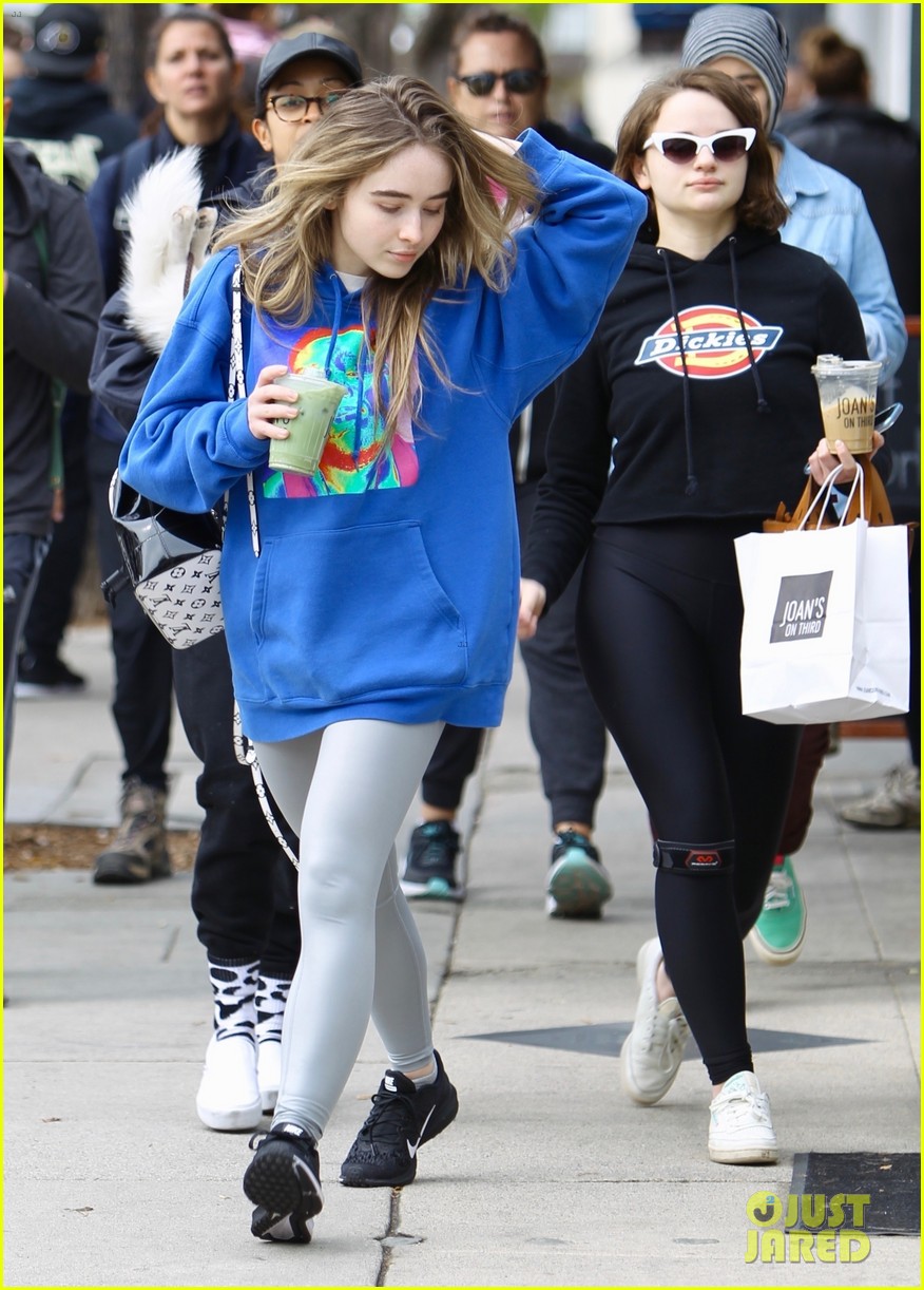 Joey King & Sabrina Carpenter Have Fun After Sunday Brunch Photo