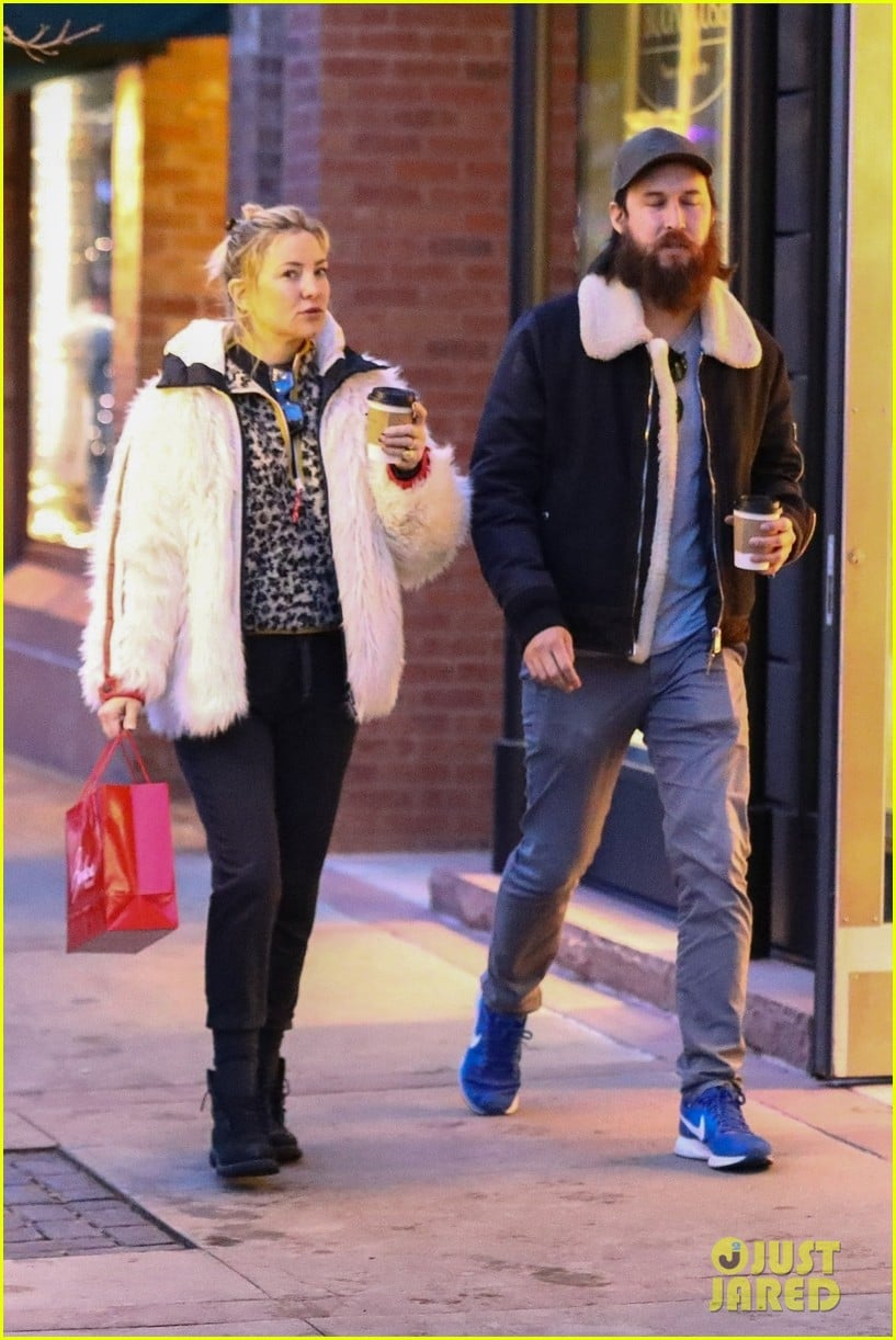 Kate Hudson & Danny Fujikawa Couple Up For Christmas Shopping in Aspen