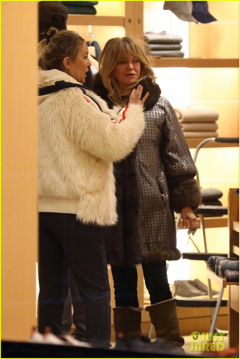 Kate Hudson & Danny Fujikawa Couple Up For Christmas Shopping in Aspen