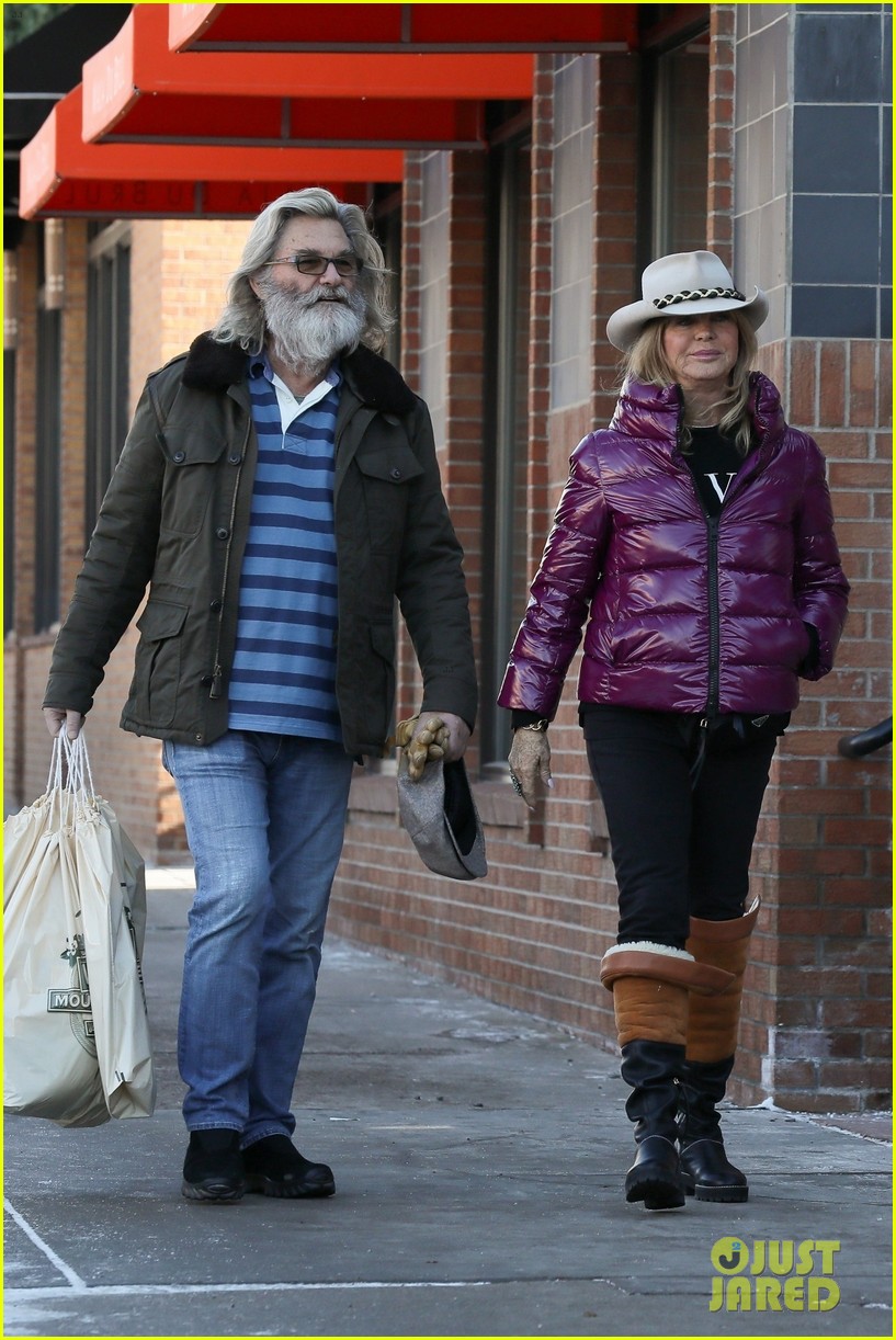 Kate Hudson & Danny Fujikawa Couple Up For Christmas Shopping in Aspen