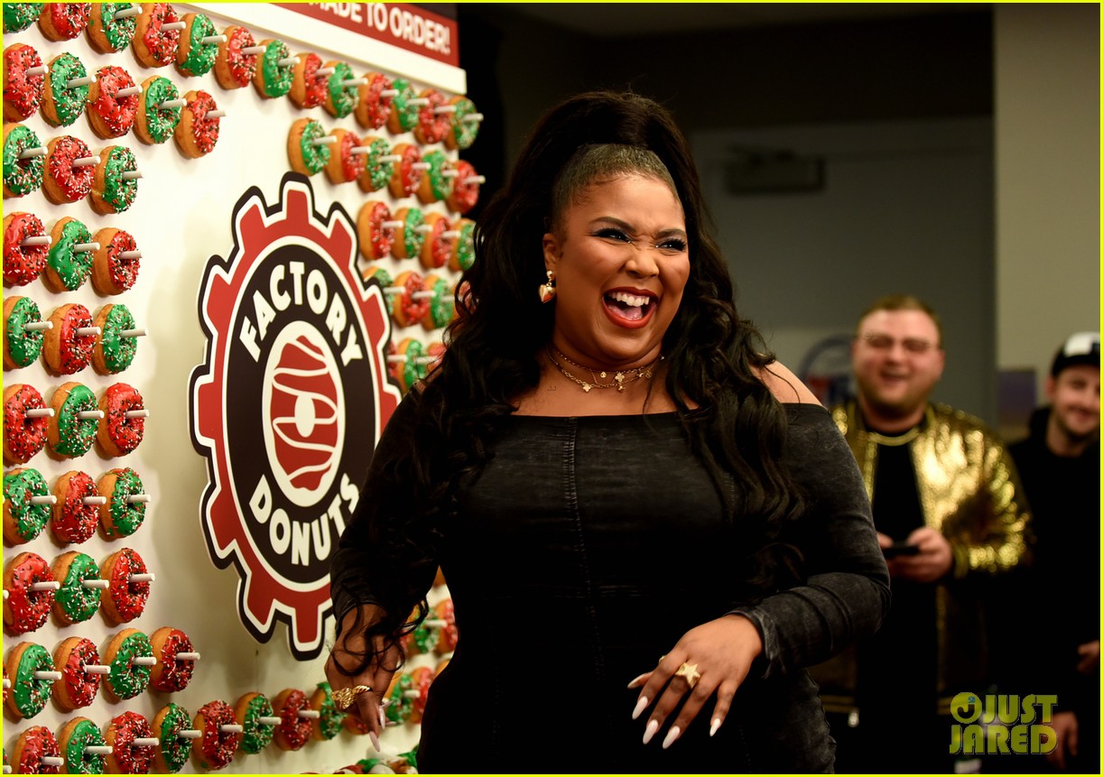 Photo niall horan lizzo lewis capaldi philly jingle ball 13 Photo