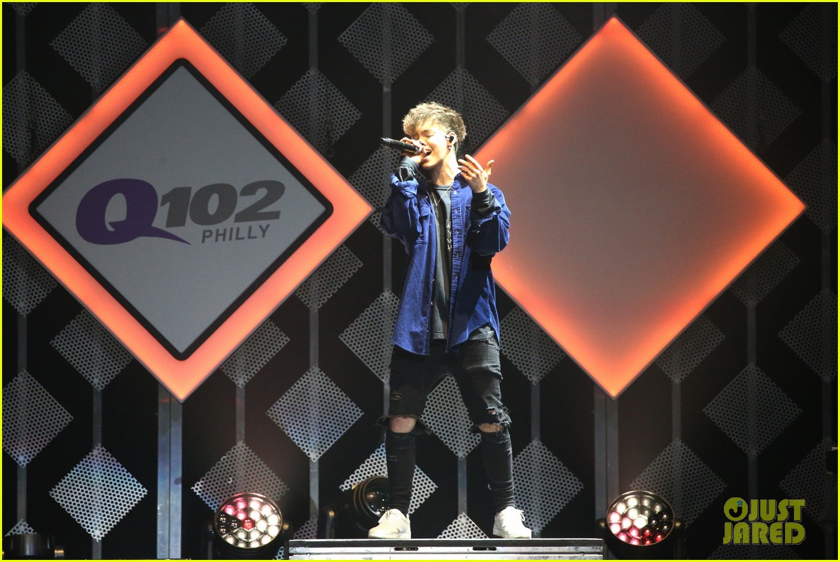 Photo niall horan lizzo lewis capaldi philly jingle ball 33 Photo