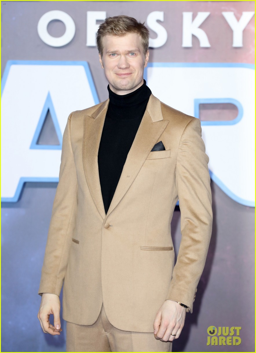 Daisy Ridley Joins John Boyega & Oscar Isaac at 'Star Wars: The Rise of ...