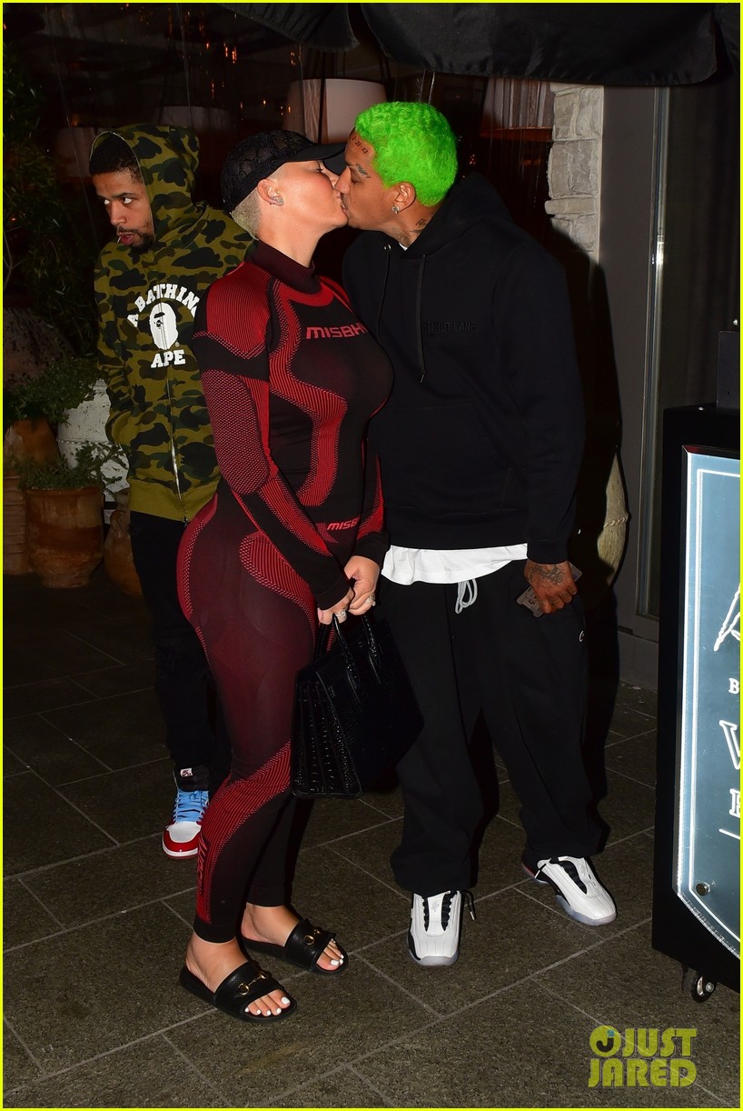 amber rose alexander ae edwards share a kiss on date night 014406126