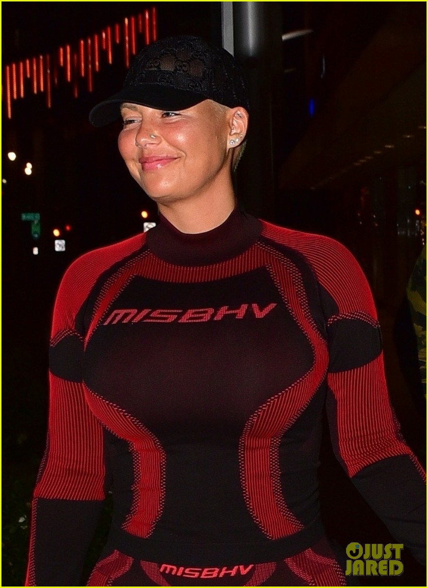amber rose alexander ae edwards share a kiss on date night 024406127