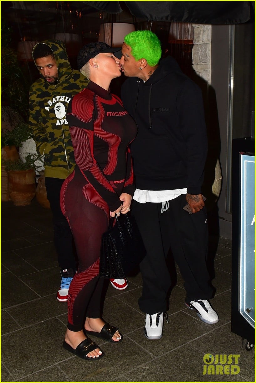 amber rose alexander ae edwards share a kiss on date night 064406131