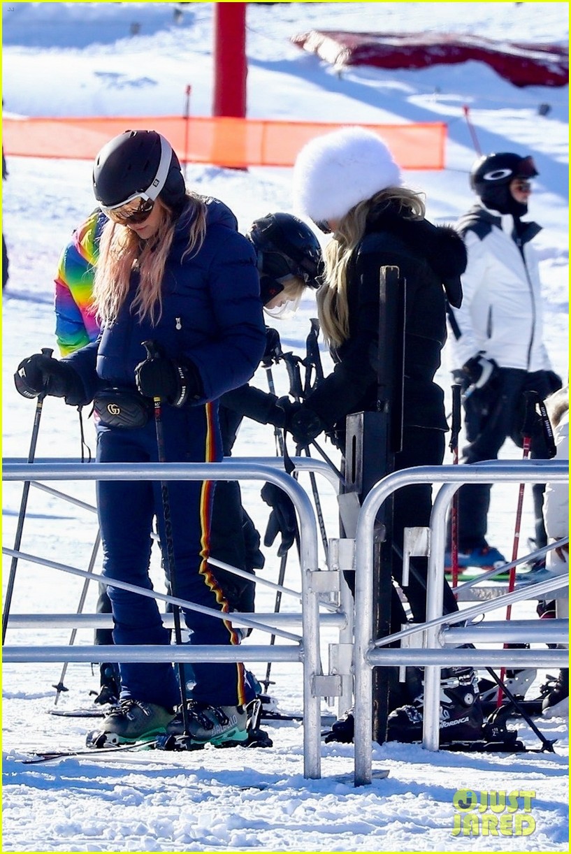 Jessica Simpson & Sister Ashlee End 2019 with a Ski Trip! Photo