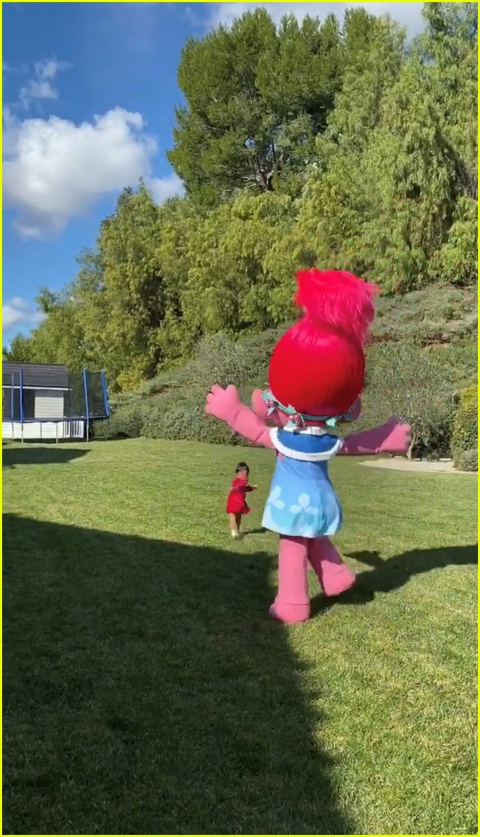 Kylie Jenner's Daughter Stormi Gets a 'Trolls' Surprise on Christmas Eve! Photo 4406653