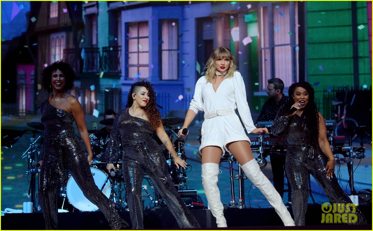 Taylor Swift Performs 'Christmas Tree Farm' for First Time at Jingle Ball 2019 Watch! Photo