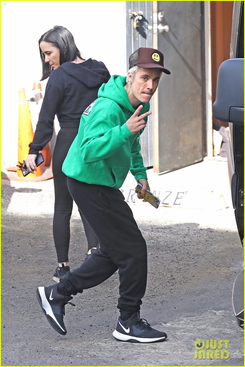 Justin Bieber Is Trying to Get His New Song to Number One: Photo