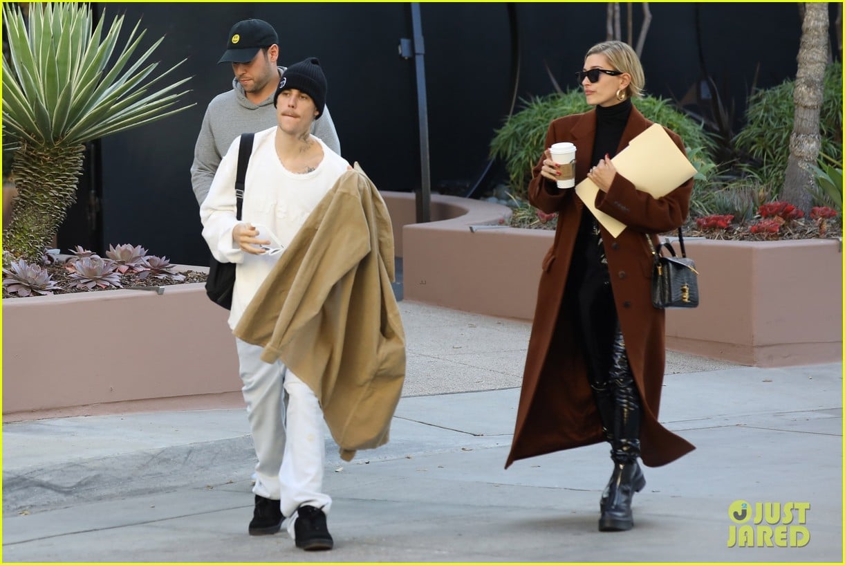 Justin & Hailey Bieber Meet Up With Scooter Braun After He Shares Sweet