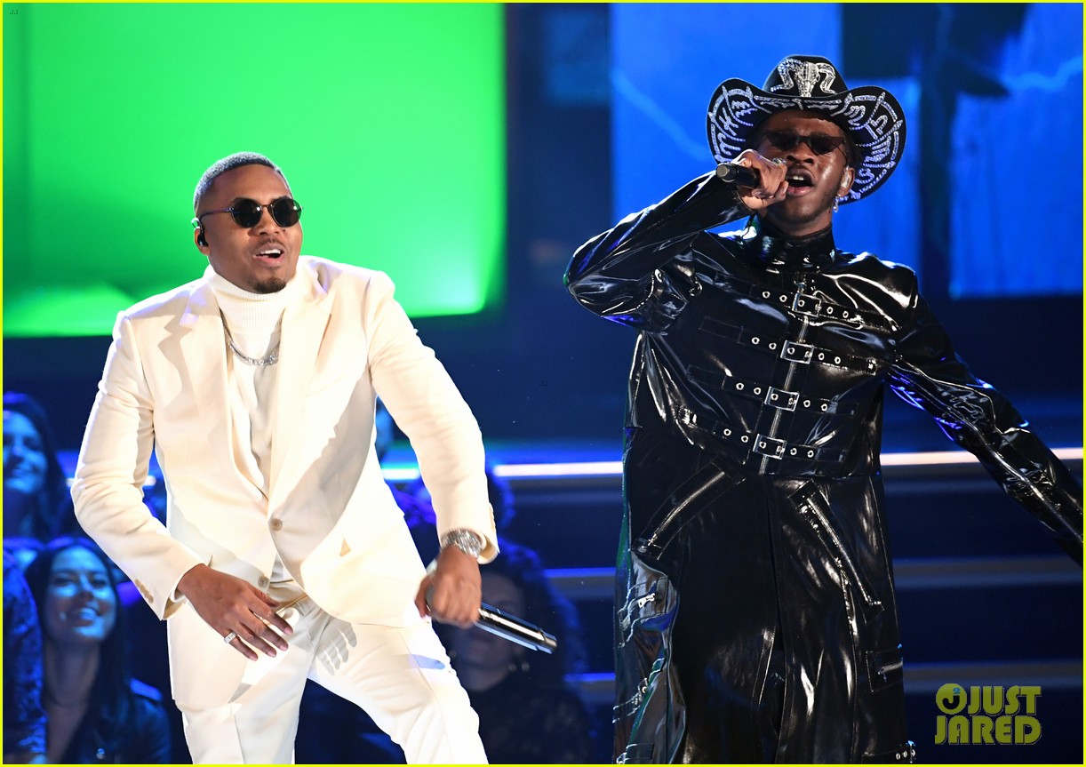 Lil Nas X Pays Tribute To Kobe Bryant During 'Old Town Road' Grammys Performance Photo 4424245